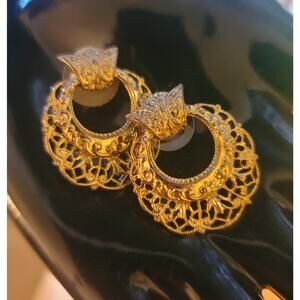 Vtg Gold tone filigree earrings
